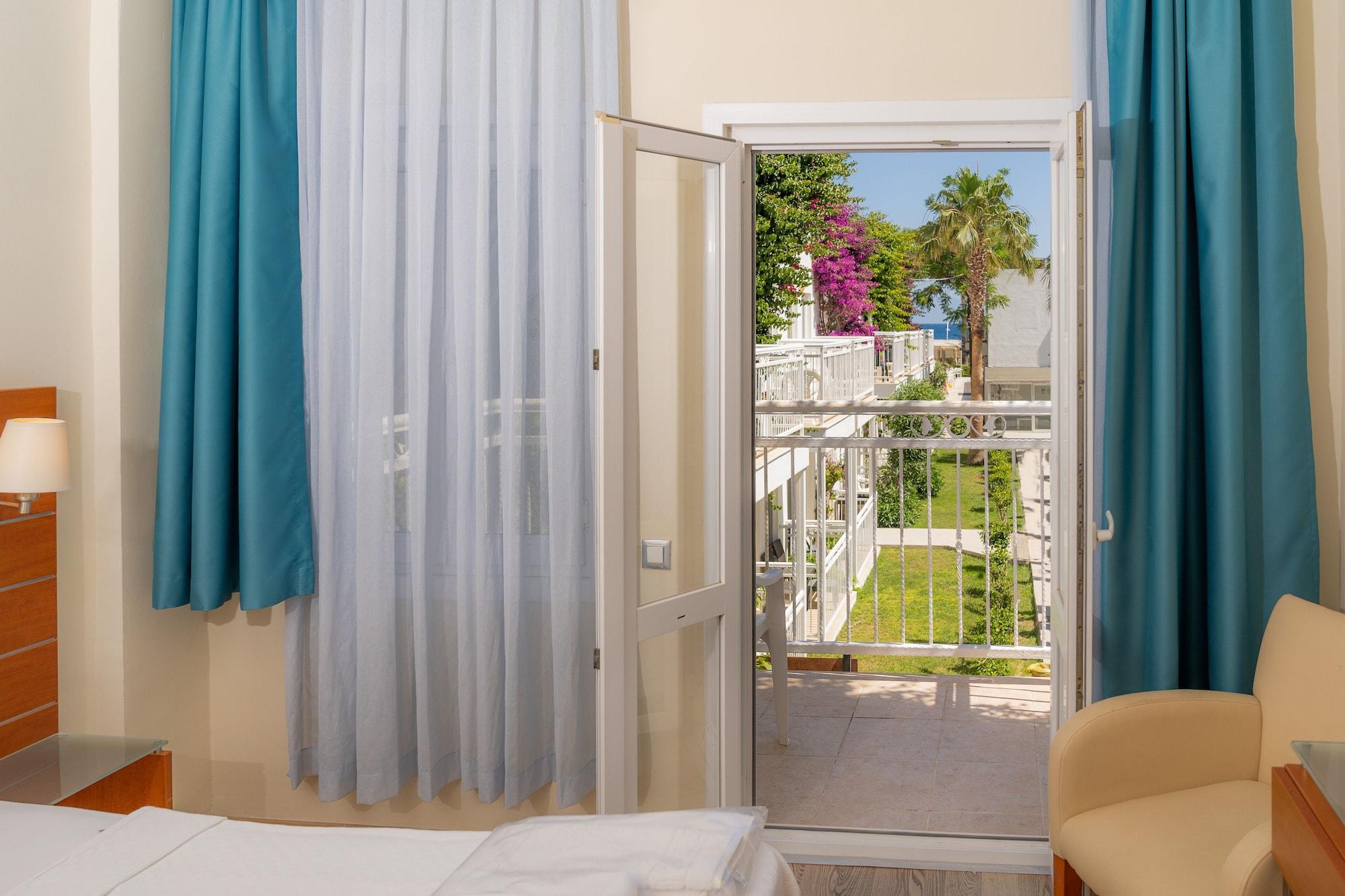 Petunya Beach Resort Ortakent Luaran gambar