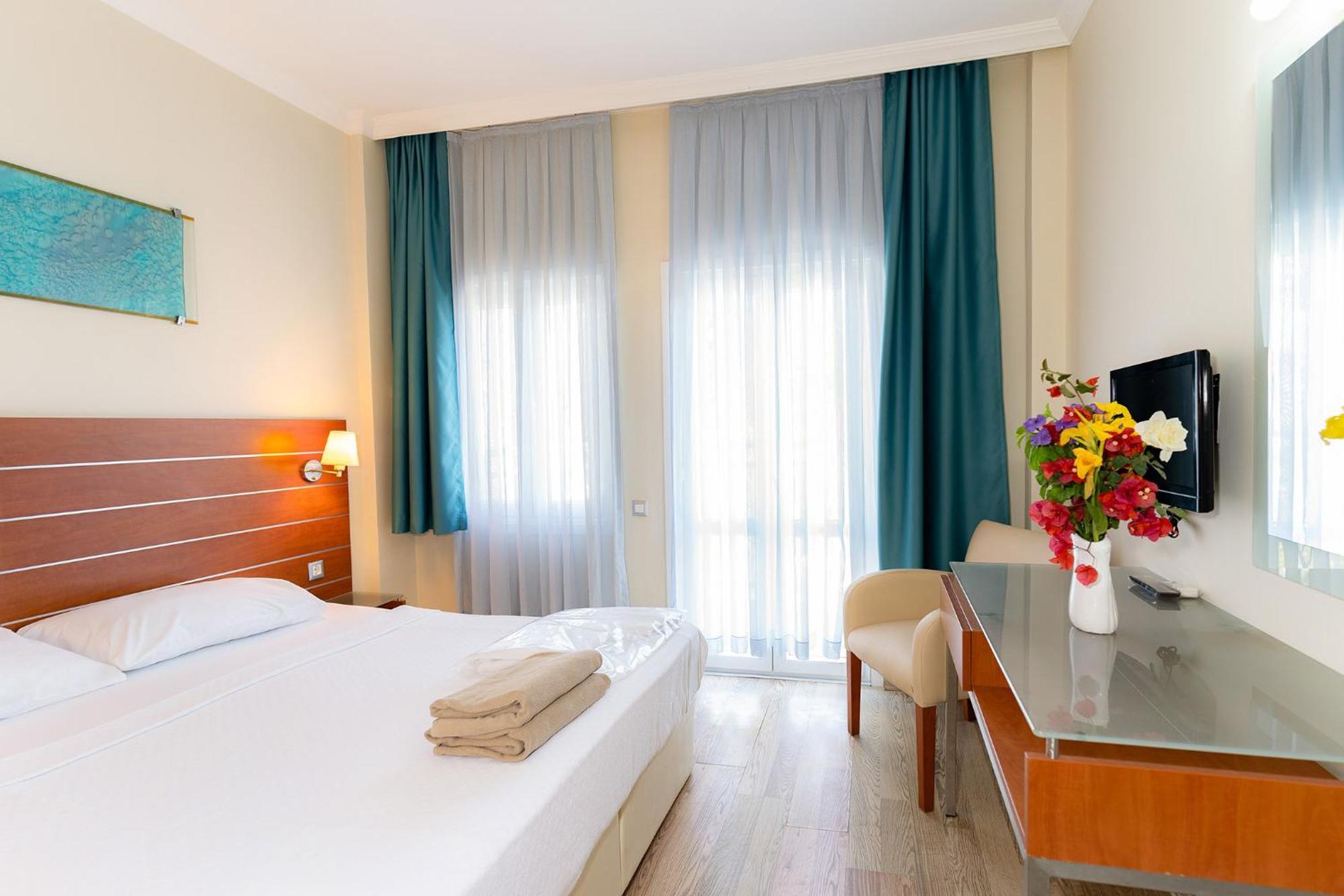 Petunya Beach Resort Ortakent Luaran gambar